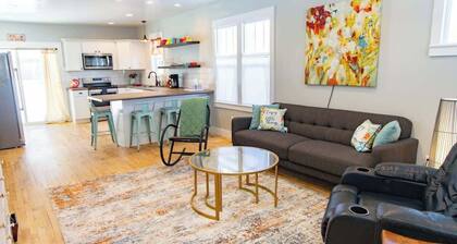 Bluebird Bungalow- In Town- Pet Friendly-