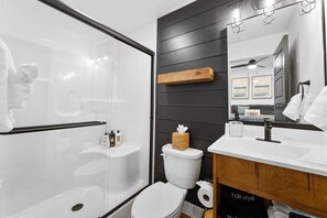 Ducha, secador de pelo, toallas