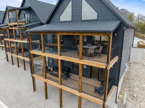 Outdoor dining - Your Relaxation Destination at Emerald Shores (Hollister)