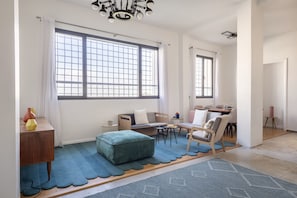 Casa urbana | Área de sala de estar | Televisión de pantalla plana