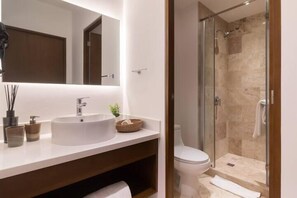 Deluxe Apartment, 1 King Bed with Sofa bed, Pool Access | Bathroom - Apartments near the beach pool and gym (Playa del Carmen)