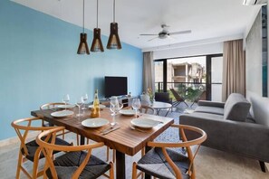 行政公寓, 3 間臥室, 陽台 | 房內用餐區