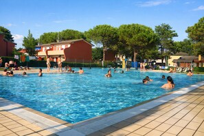 Outdoor pool - Modern Apartment With Swimming Pools - Beahost (San Michele al Tagliamento)