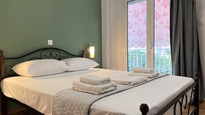 2 chambres, fer et planche à repasser, Wi-Fi, draps fournis