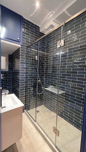 Enjoy a refreshing shower with a clear view of the stylish tile design.