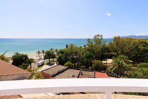 Property grounds - AirCon Apartment with Rooftop Pool · Beach 50m · 236 UHC BALIS (Cambrils)