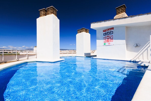 Pool - AirCon Apartment with Rooftop Pool · Beach 50m · 236 UHC BALIS (Cambrils)