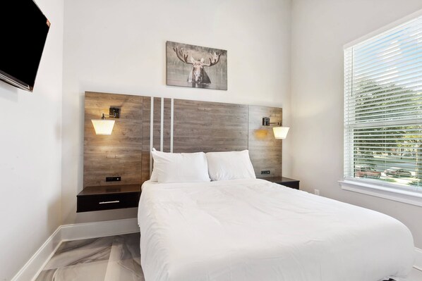 5 bedrooms, iron/ironing board, WiFi, bed sheets