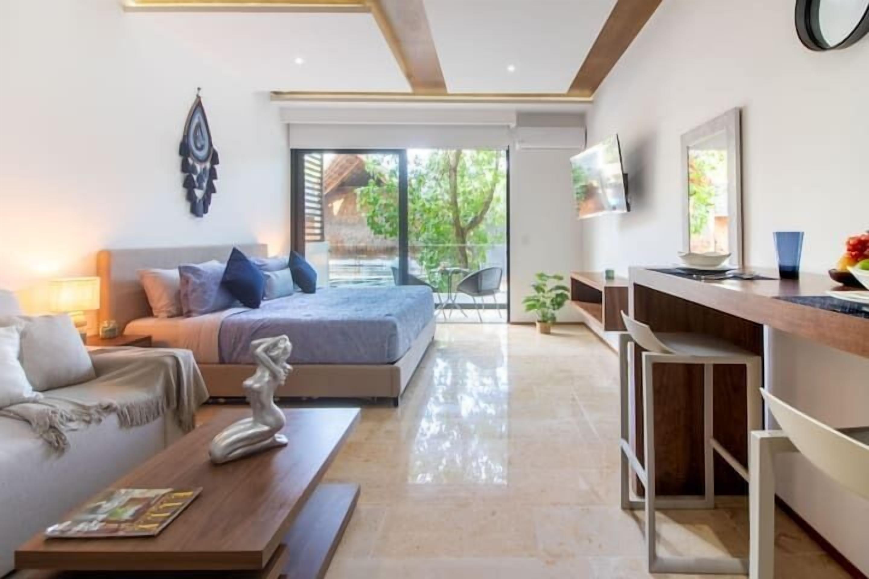 Deluxe Studio, Balcony | Free WiFi