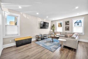 TV, offices - 2 King Beds | Sauna, Hot Tub & Pickleball Court (Cleveland)