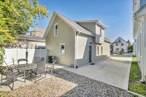 Outdoor dining - 2 King Beds | Sauna, Hot Tub & Pickleball Court (Cleveland)