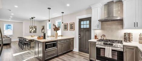 Coffee/tea maker, fridge, microwave, oven