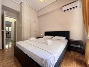 1 bedroom, iron/ironing board, WiFi, bed sheets - Modern & Cozy 51sqm Apt in Thisseio (Athina)
