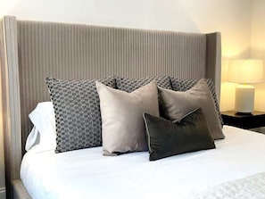 1 habitación, tabla de planchar con plancha, cuna de viaje y wifi