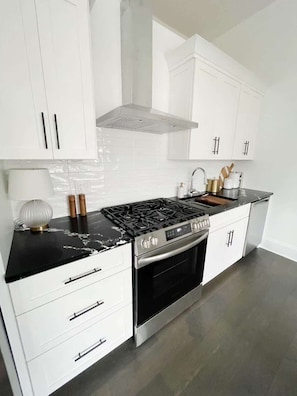 Refrigerador, microondas, horno, placa de cocina