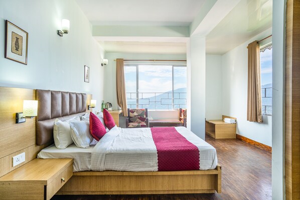 Comfort Room | Frette Italian sheets, premium bedding, down duvets, in-room safe