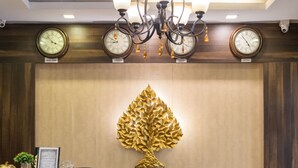 A reception desk with clocks labeled New York, London, China, and Japan. - Hotel Blue Poppy (Gangtok)