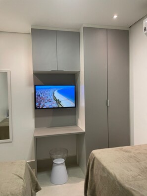 3 habitaciones, tabla de planchar con plancha, wifi y ropa de cama 