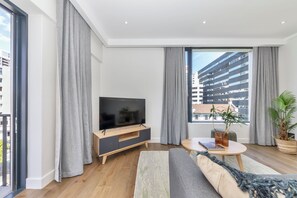 Estudio, 1 habitación, balcón, vista a la ciudad | Servicios de la habitación