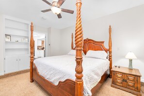 3 عدّة غرف نوم ومكواة/لوح كي وواي فاي وملاءات أسرّة