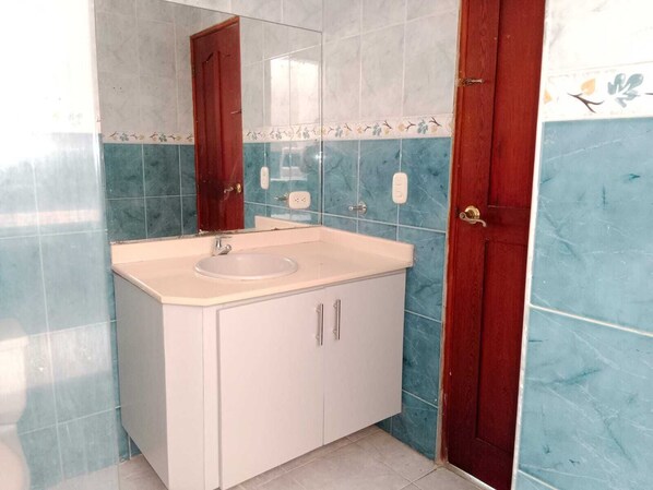 Dusche, Bidet, Handtücher