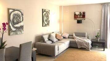 Una Smart TV, libros