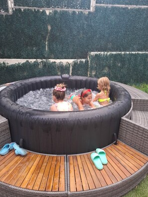 Outdoor spa tub - Mediterranean paradise in Cambrils, pet friendly! (Cambrils)
