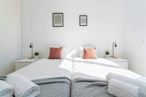 5 chambres, fer et planche à repasser, Wi-Fi, draps fournis
