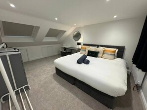 House | 5 bedrooms, iron/ironing board, free WiFi, bed sheets
