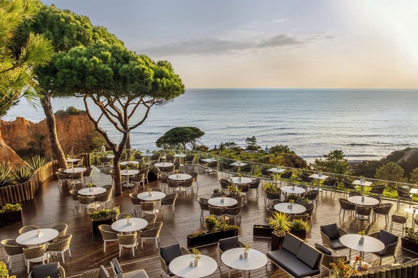 3 bars/lounges, 3 poolside bars, swim-up bar