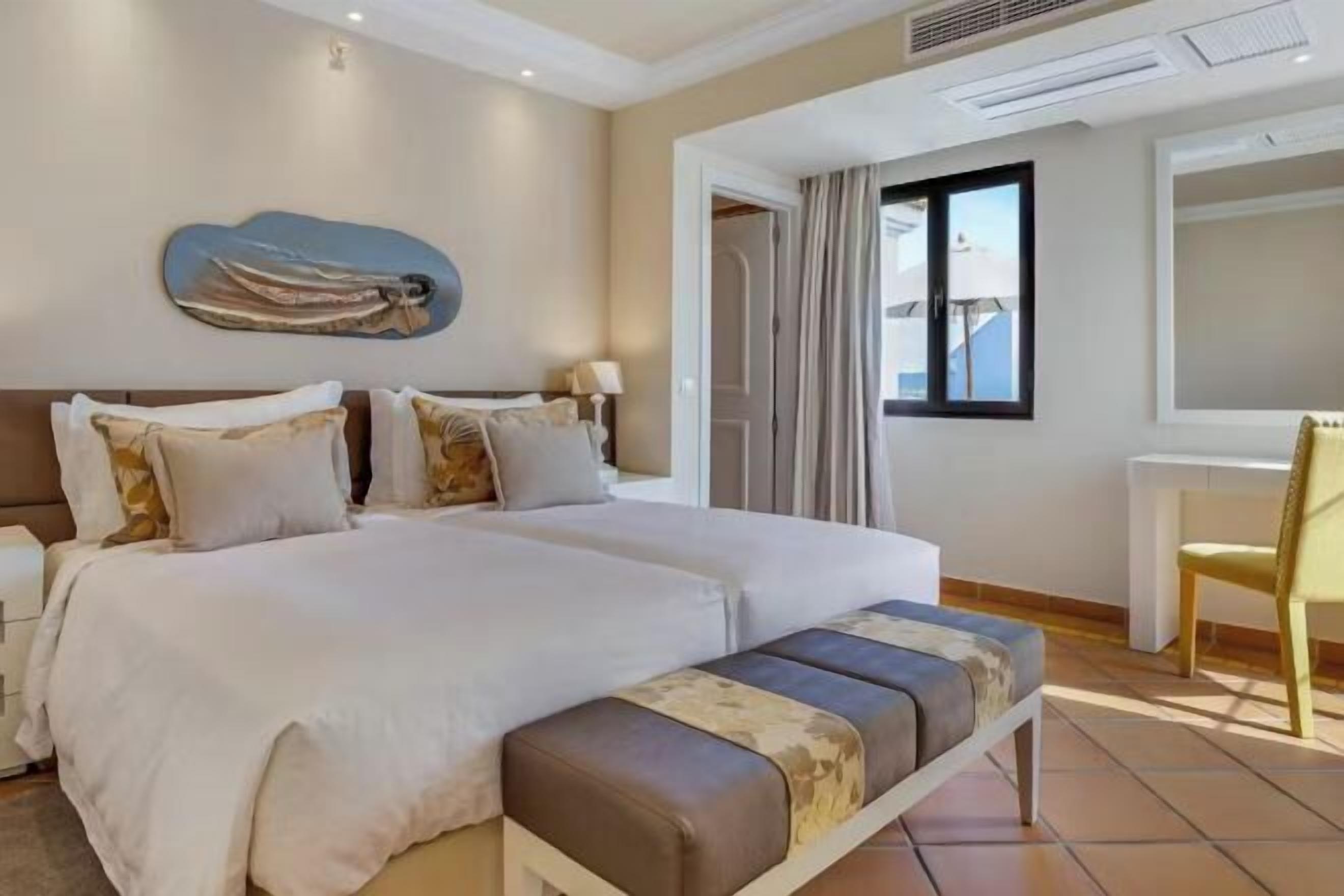 In-room safe, desk, iron/ironing board, free WiFi