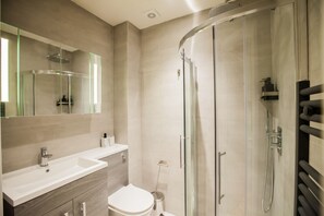4 habitaciones, escritorio y wifi gratis 