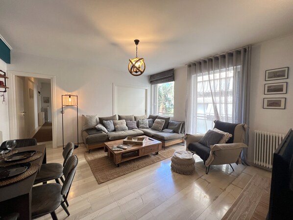 Living area - Stylish Apt in Paleo Faliro 300m from the beach
(Paleo Faliro)