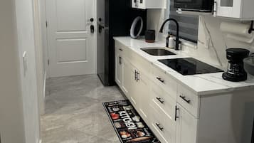 Microwave, stovetop, cookware/dishes/utensils