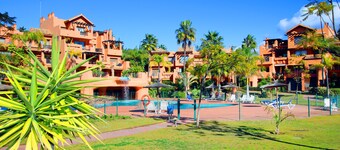 Spacious 3bed / 2 bath ground floor - Lush gardens & pools - Near the beach