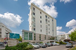 Exterior - 5th Floor Apartment in Warsaw by Renters (Warsaw)