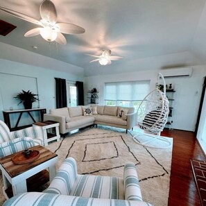 TV - Large Apartment for Big Groups in the Center of Bermuda! (Warwick)