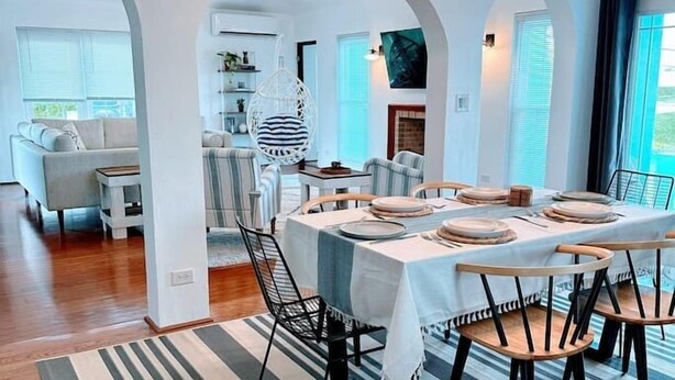 Dining - Large Apartment for Big Groups in the Center of Bermuda! (Warwick)