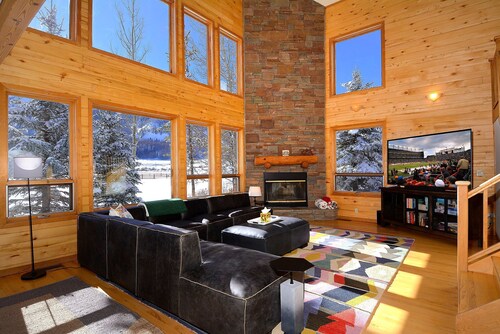 Slate View, Riverbend, Garage, Fishing, Hot Tub!