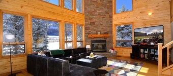 Slate View, Riverbend, Garage, Fishing, Hot Tub!