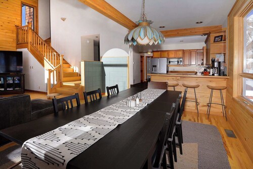 Slate View, Riverbend, Garage, Fishing, Hot Tub!