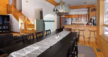 Slate View, Riverbend, Garage, Fishing, Hot Tub!