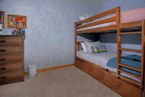 5 bedrooms, desk, iron/ironing board, travel cot