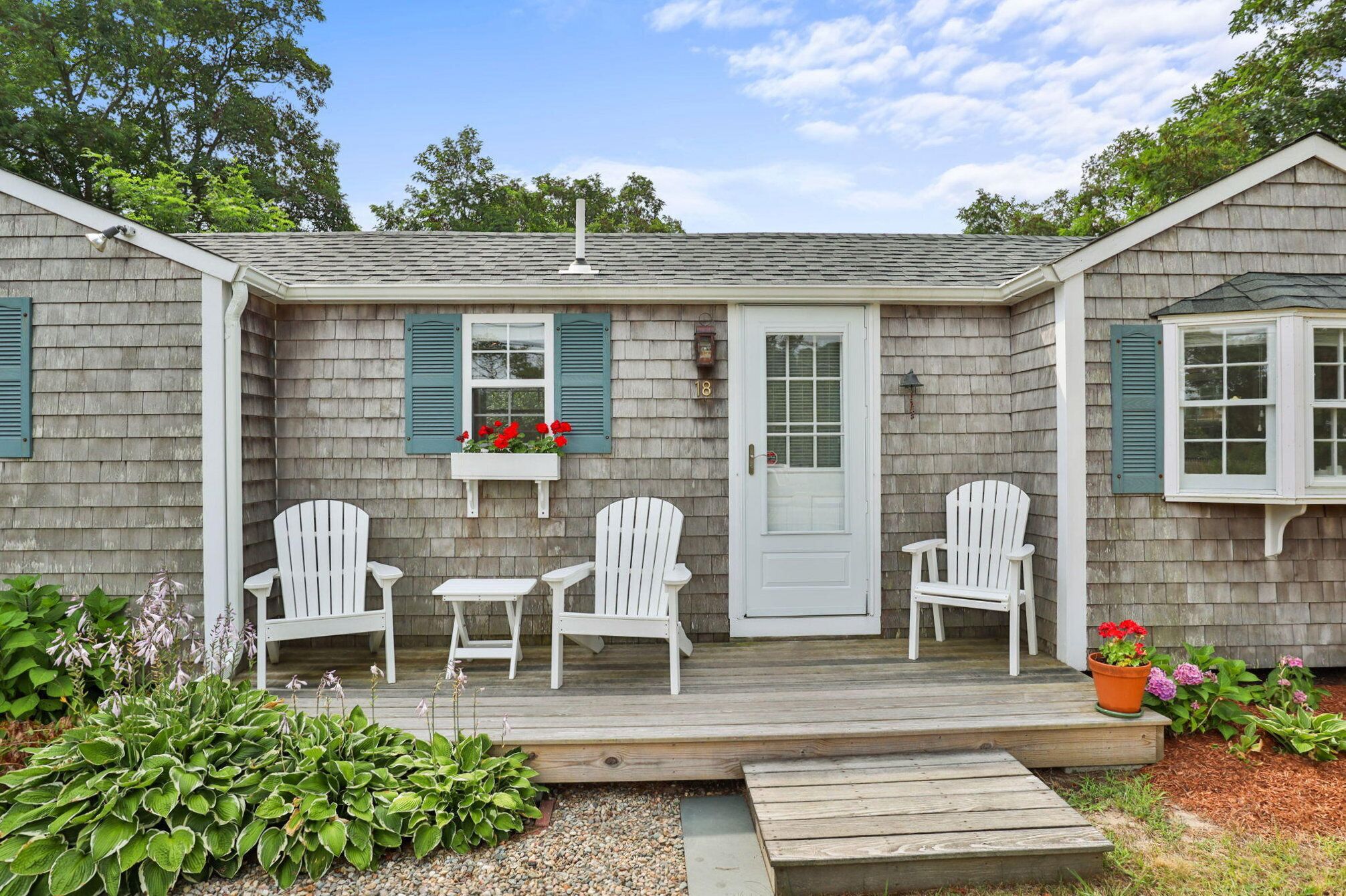 BRAND NEW LISTING! Open & Bright 1BD Cottage--A/C, Outdoor Shower, 0.6 mi to Beach Point Beach