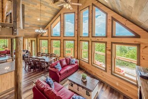 Una Smart TV, una chimenea, videojuegos, un futbolín