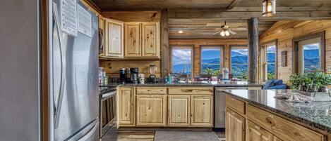 Réfrigérateur, micro-ondes, lave-vaisselle, cafetiÚre/bouilloire