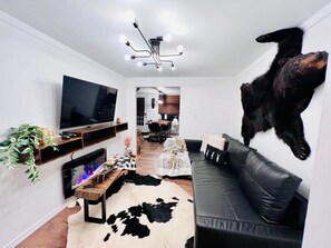 Una televisión, una oficina