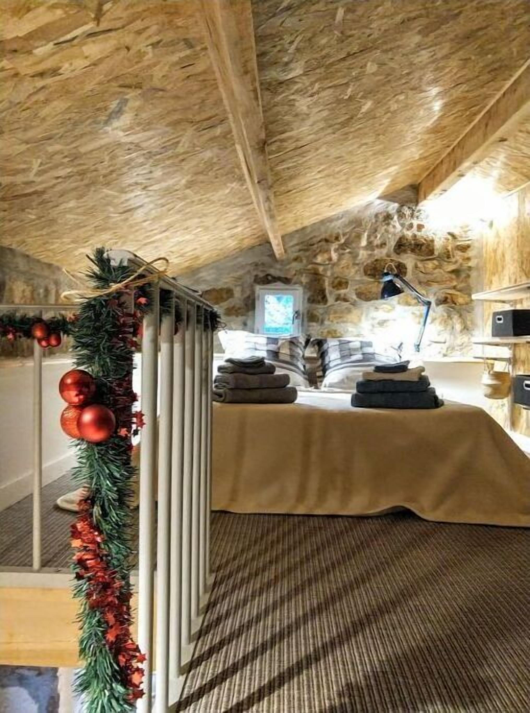 2 chambres, fer et planche à repasser, lit parapluie, draps fournis