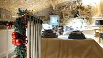 2 chambres, fer et planche à repasser, lit parapluie, draps fournis