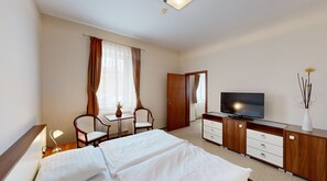 Deluxe Apartment | In-room safe, iron/ironing board, free WiFi, bed sheets